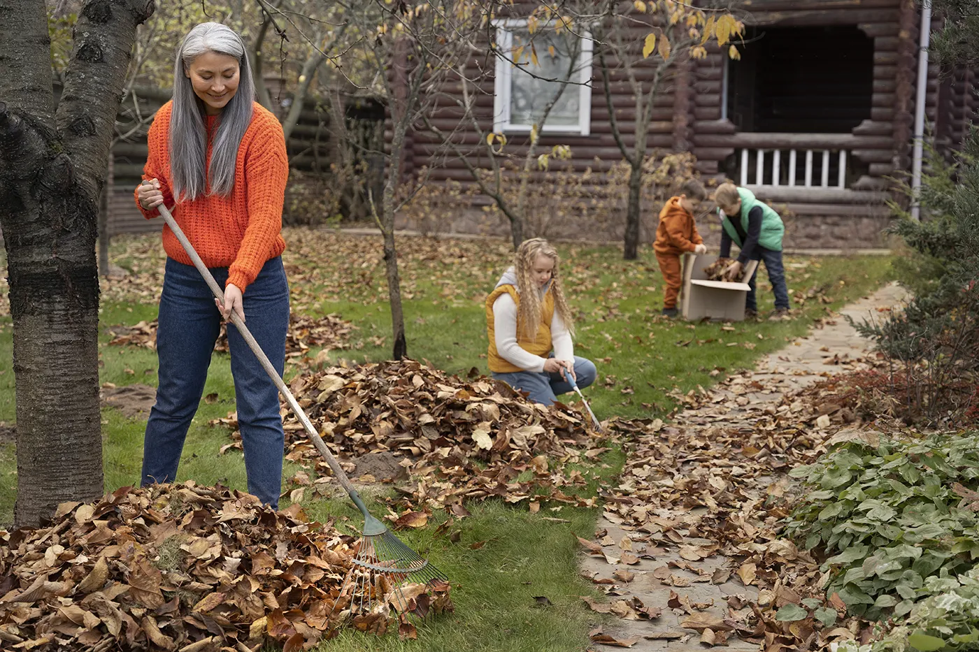 From Raking to Garden Cleanout – How to Avoid Seasonal Strain Injuries